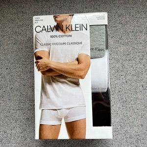 Calvin Klein V neck classic tee